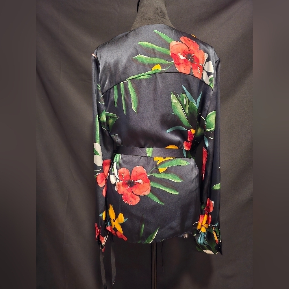 NWT JNSQ 100% Mulberry Silk Wrap Floral Pattern Blouse Available Sizes 10, 8… - Picture 9 of 10